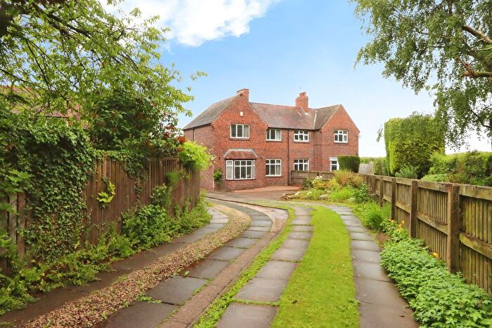 3 Bedroom Semi-Detached House For Sale In Highgate Lane, Dronfield, Derbyshire, S18