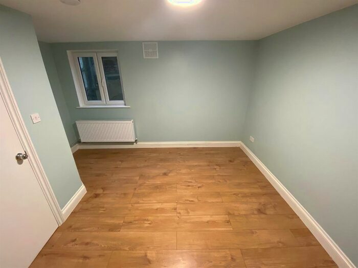 2 Bedroom Flat To Rent In Wanstead Park Road, Cranbrook, Ilford, IG1