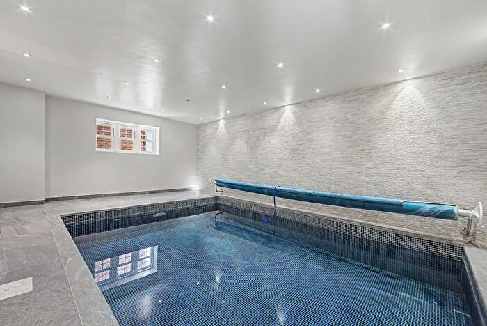 5 Bedroom Detached House To Rent In Spencer Close, Radlett, Hertfordshire, WD7