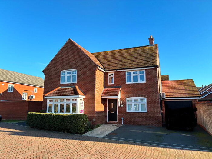 5 Bedroom Detached House For Sale In Tillers Close, Shefford, SG17