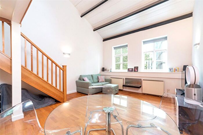 1 Bedroom Flat To Rent In Imperial Hall, - City Road, EC1V