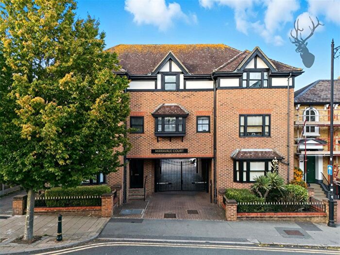 1 Bedroom Flat To Rent In Queens Road, Buckhurst Hill, IG9