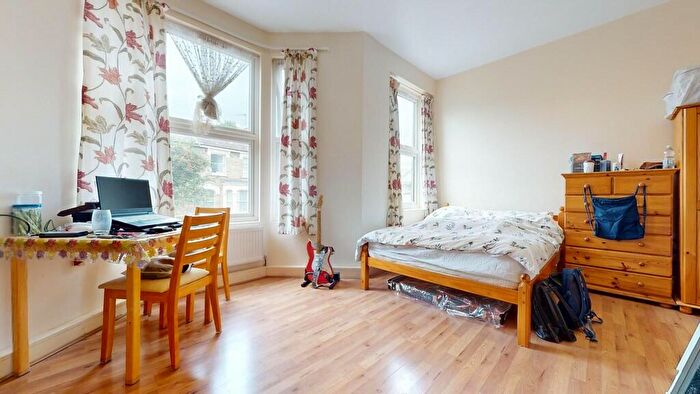 Studio To Rent In Tabley Road, London, N7