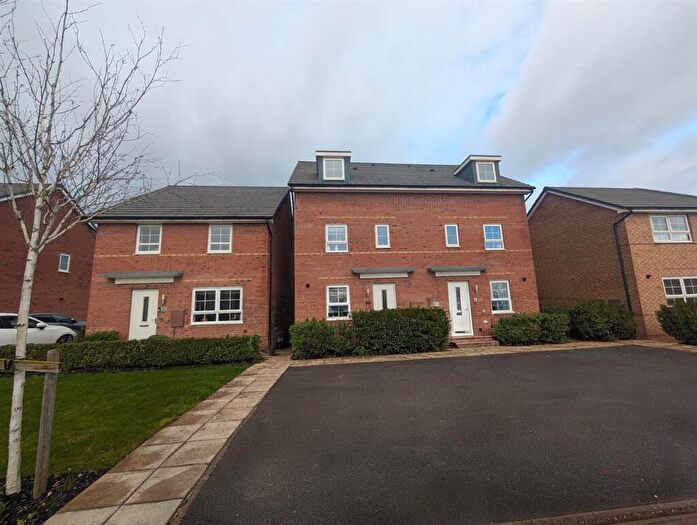 4 Bedroom Semi-Detached House For Sale In Phoenix Lane, Fernwood, Newark, NG24