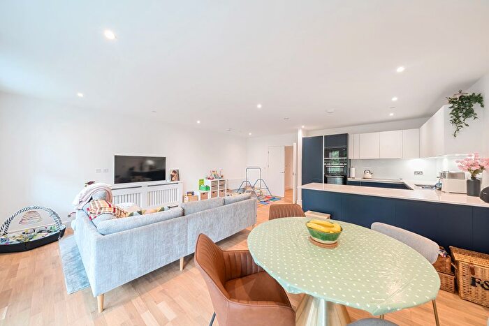 3 Bedroom Flat To Rent In Eden Place, Oxted, RH8