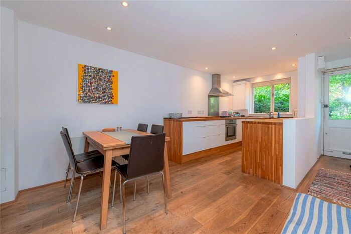 3 Bedroom Detached House To Rent In Wesley Square, London, W11