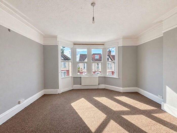 2 Bedroom Property To Rent In Silverdale Avenue, Westcliff-On-Sea, SS0