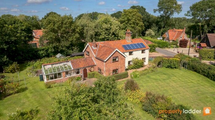 4 Bedroom Cottage For Sale In Grange Road, Hainford, Norwich, NR10