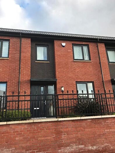 3 Bedroom Town House To Rent In Silk Close, Stockport, SK1