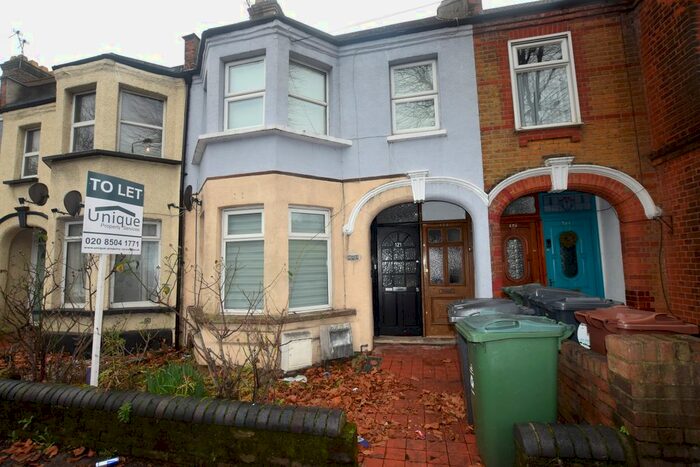2 Bedroom Flat To Rent In Chingford Lane, Woodford Green IG8