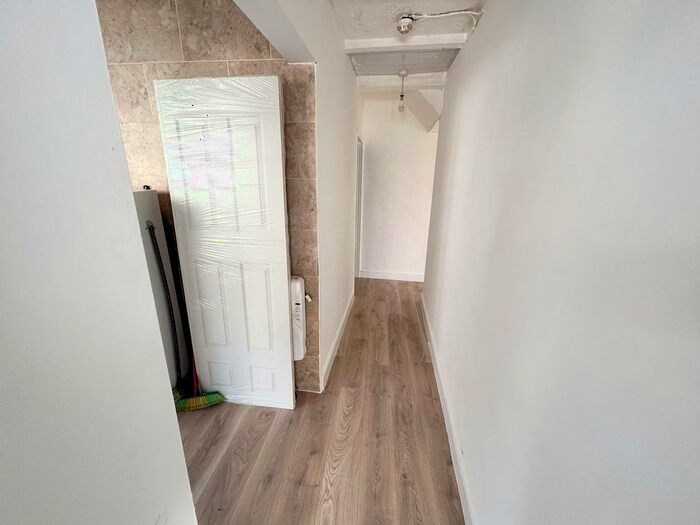 1 Bedroom Flat To Rent In West Wycombe Road, High Wycombe, HP12