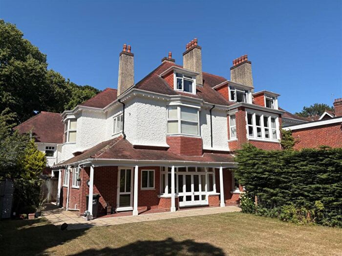 2 Bedroom Flat For Sale In Mckinley Road, Westcliff, Bournemouth, BH4
