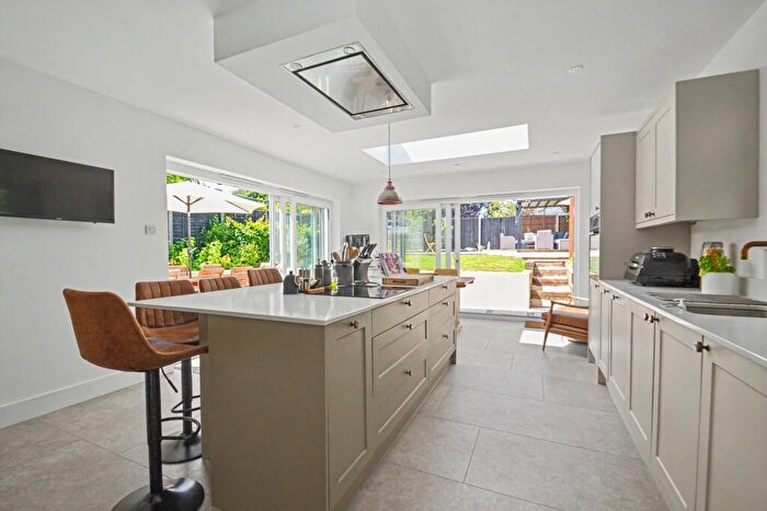 5 Bedroom Detached House For Sale In Broadstone, BH18 - Photo 3