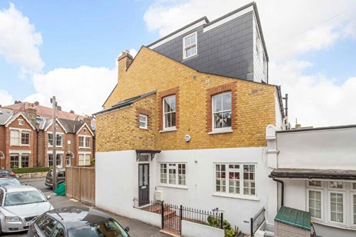 4 Bedroom Semi-Detached House To Rent In Waveney Avenue, Peckham Rye, SE15