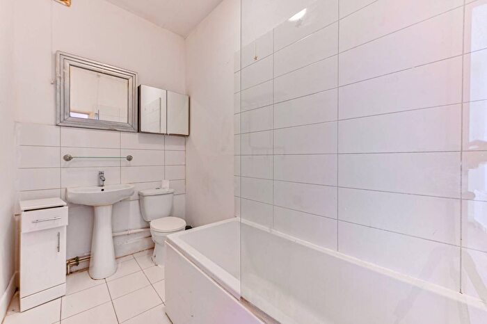 1 Bedroom Flat For Sale In Archel Road, Barons Court, London, W14