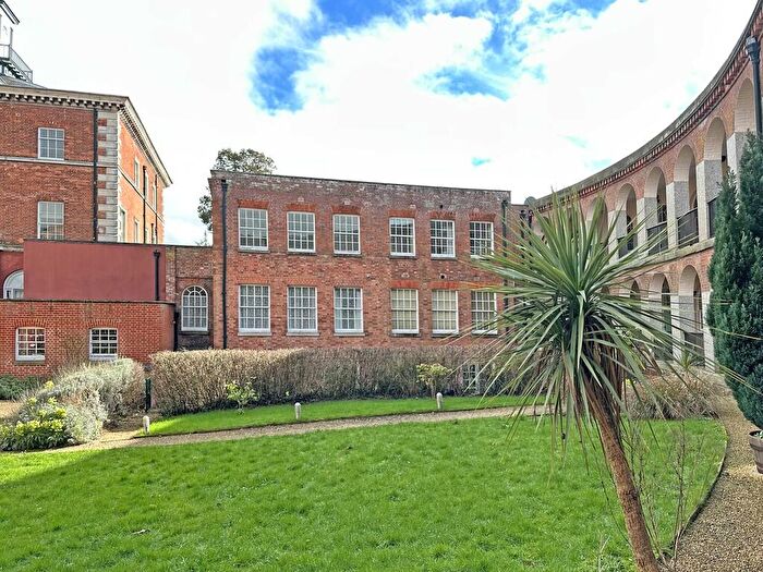 2 Bedroom Apartment For Sale In Devington Park, Exminster, EX6