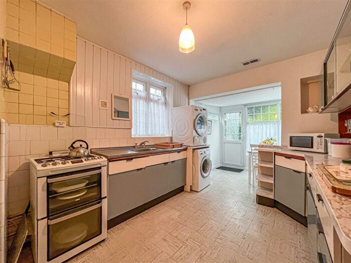 3 Bedroom Detached Bungalow For Sale In Woodland Avenue, Hutton, Brentwood, CM13