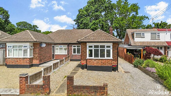 2 Bedroom Bungalow For Sale In Sunnybank Close, Leigh-On-Sea, SS9