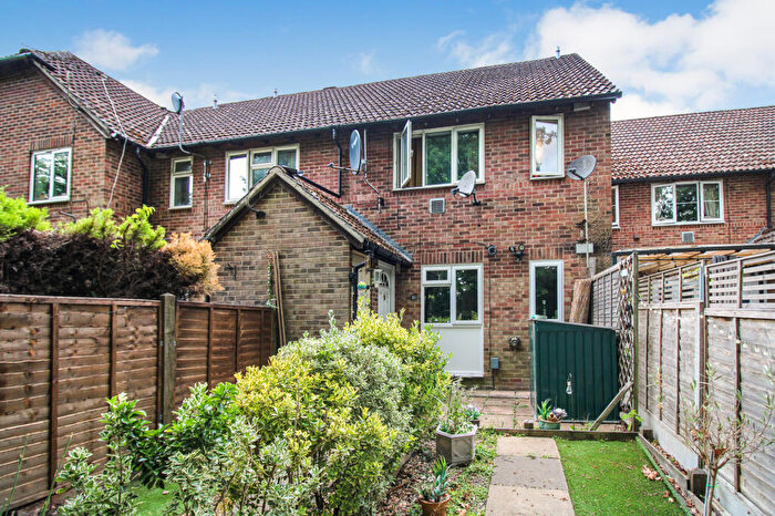 1 Bedroom Maisonette For Sale In Morval Close, Farnborough, GU14