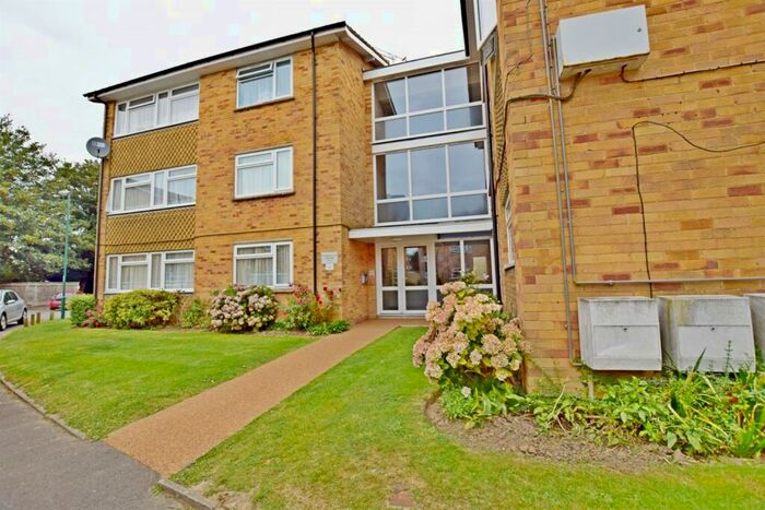 2 Bedroom Flat To Rent In Carlingford Court, Victoria Drive, Bognor Regis, PO21