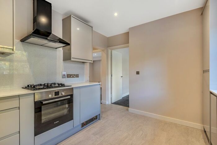 2 Bedroom Flat To Rent In Maltby Street, London, SE1