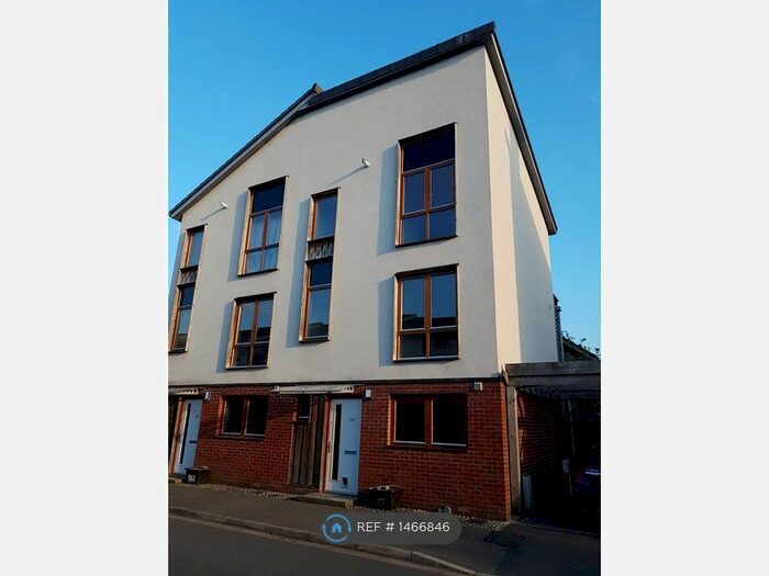 4 Bedroom Semi-Detached House To Rent In Great Mead, Chippenham, SN15