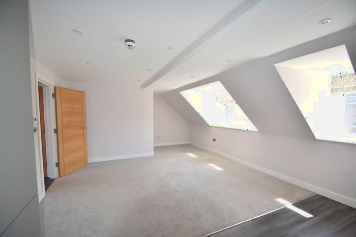 2 Bedroom Flat To Rent In Station Road, Gerrards Cross, SL9