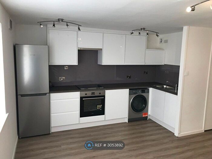 Studio To Rent In Long Meadow Road, Aylesbury, HP21