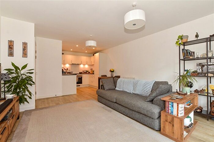 1 Bedroom Flat For Sale In West Green Drive, West Green, Crawley, West Sussex, RH11