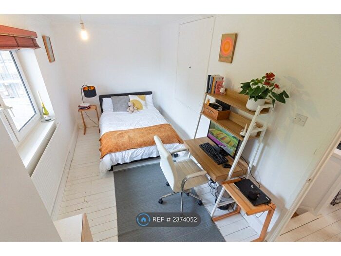 3 Bedroom Maisonette To Rent In St. Vincent House, London, SE1