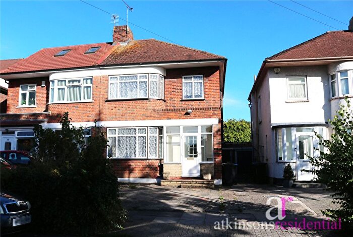 3 Bedroom Semi-detached House For Sale In Peartree Road, Enfield, EN1
