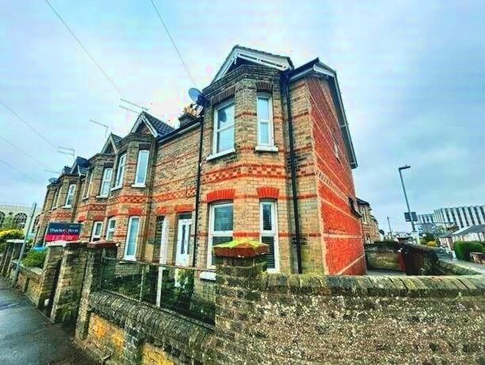 3 Bedroom End Of Terrace House To Rent In Shaftesbury Road, Poole, BH15