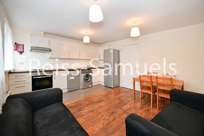 5 Bedroom Town House To Rent In Cyclops Mews, Canary Wharf, London, E14