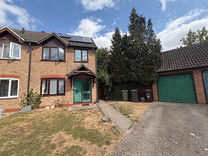 3 Bedroom Semi-Detached House To Rent In Dove Close, Andover, SP10
