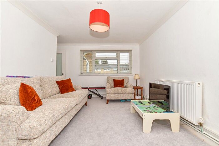1 Bedroom Flat For Sale In Chenies Close, Tunbridge Wells, Kent, TN2