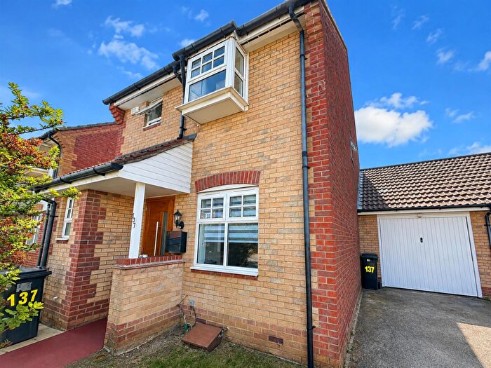3 Bedroom Link Detached House To Rent In Magennis Close, Gosport, PO13