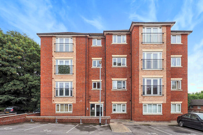 2 Bedroom Flat To Rent In Oakwell Vale, Barnsley, South Yorkshire, S71