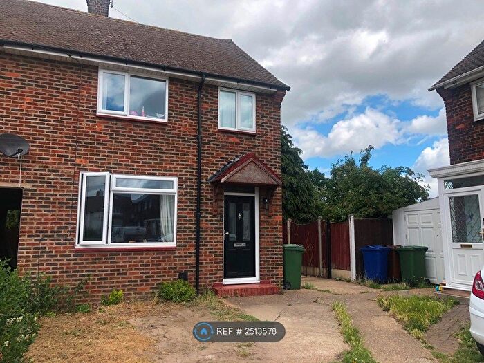 2 Bedroom End Of Terrace House To Rent In Araglen Avenue, Essex, RM15