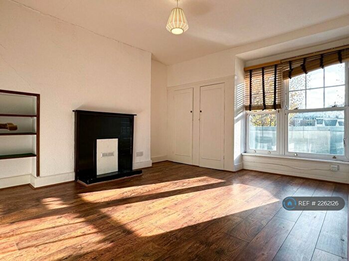 3 Bedroom Flat To Rent In Hornsey Lane Gardens, London, N6