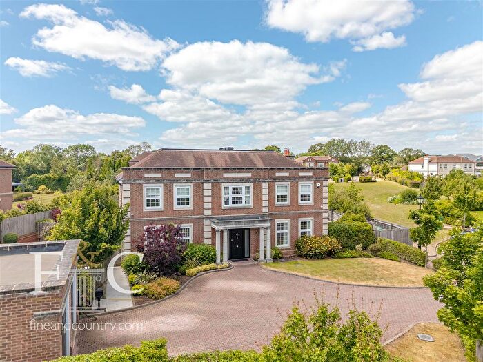 5 Bedroom Detached House For Sale In Canton Close, Cheshunt, Waltham Cross, EN7