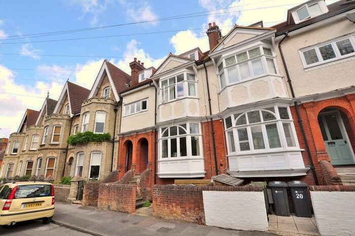 2 Bedroom Flat To Rent In Dene Road, Guildford, GU1