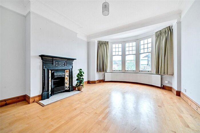 2 Bedroom Flat To Rent In The Grove, London, N13