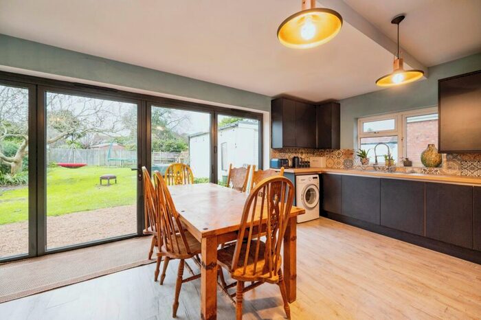 4 Bedroom Bungalow For Sale In Chichester Avenue, Hayling Island, Hampshire, PO11