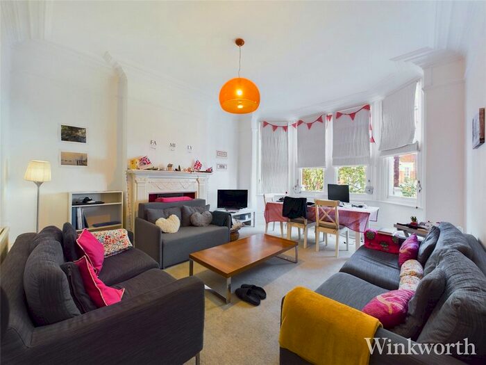 4 Bedroom Flat To Rent In Woodgrange Avenue, London, Ealing, W5