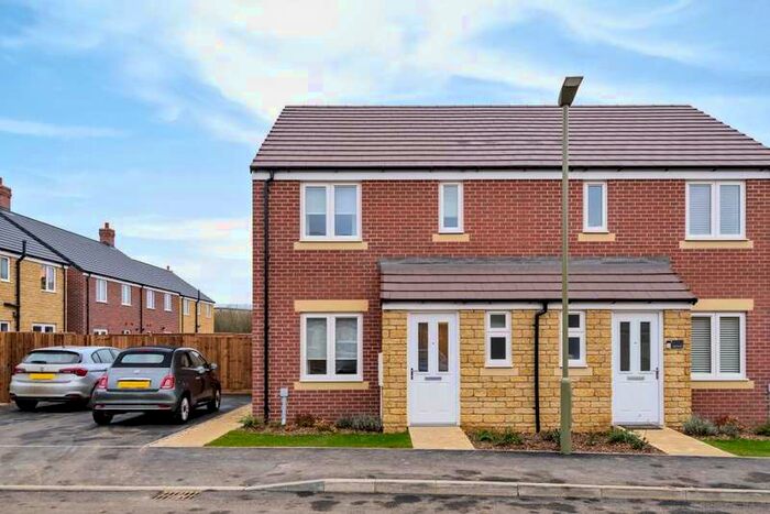 3 Bedroom Semi-Detached House To Rent In Witney, Oxfordshire, OX29