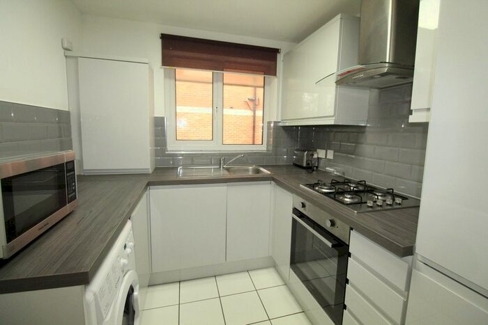 2 Bedroom Flat To Rent In Greenfield Court, Adel, Leeds, LS16