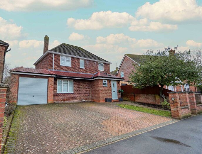 3 Bedroom Detached House For Sale In Southwood Road, Cookham, SL6