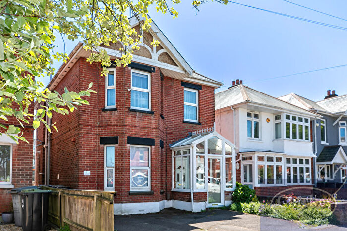 2 Bedroom Flat For Sale In Edgehill Road, Bournemouth, Dorset, BH9
