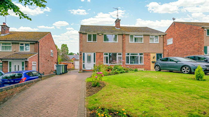 3 Bedroom Semi-Detached House For Sale In St. Vincents Road In Grantham, NG31