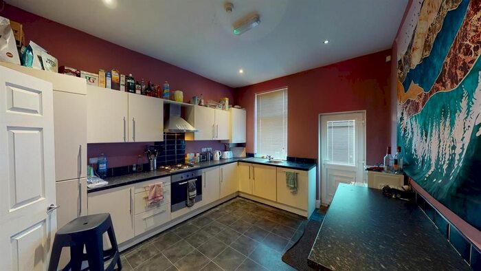 5 Bedroom Semi-Detached House For Sale In Travis Place, Sheffield, S10